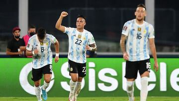 CORDOBA, ARGENTINA - FEBRUARY 01: Lautaro Martinez of Argentina celebrates after scoring the first goal of his team during a match between Argentina and Colombia as part of FIFA World Cup Qatar 2022 Qualifiers at Mario Alberto Kempes Stadium on February 0