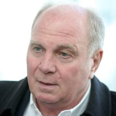 Hoeness ataca a Özil: "Su Mundial fue una mierda"