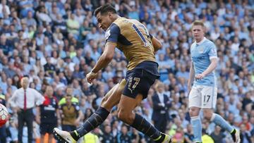 Alexis S&aacute;nchez anota el 2-2 para el Arsenal