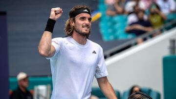 El tenista griego Stefanos Tsitsipas celebra su victoria ante el chileno Cristian Garin en el Masters 1.000 de Miami, el Miami Open.