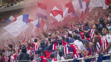 Aficionados amenazan a Vergara por posible salida de Pizarro