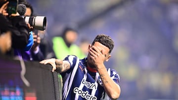 Lucas Ocampos of Monterrey leaves the game injured during the final first-leg match between America and Monterrey as part of the Torneo Apertura 2024 Liga MX at Cuauhtemoc Stadium, on December 12, 2024 in Puebla, Mexico.