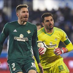 LaLiga denuncia cánticos contra el Betis y Adán ante el Alavés