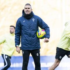 Garitano: “El Cartagena no va a venir a encerrarse, se vuelca en ataque”