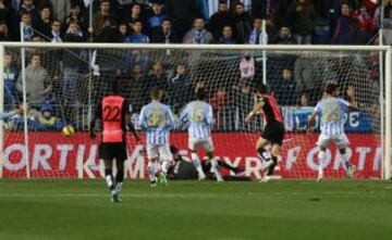 0-1. Hemed marcó el primer tanto.
