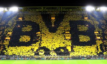 El estadio del Borussia de Dortmund, Signal Iduna Park, es uno de los feudos más famosos y con mayor ambiente de Europa. Situado en la ciudad de Dortmund, en el estado federado de Renania del Norte-Westfalia, al oeste de Alemania. Es el quinto estadio más grande de Europa, y el tercer hogar más grande de un club europeo de primer nivel después del Camp Nou y el Estadio Santiago Bernabéu.