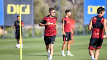 14/09/23 CADIZ CF ENTRENAMIENTO SEMANAL ROBERT NAVARRO