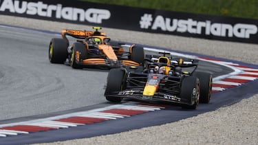 Max Verstappen y Lando Norris, en su duelo final por la victoria en el GP de Austria, que acabó en accidente de ambos.