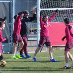 En el rondo manda 'El Mono': el castigo a Savic y broma de Lucas