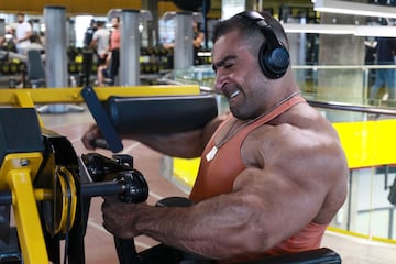 El jordano Mohammad Nsour, renunci¨® a la carrera de medicina para perseguir su sue?o de convertirse en un fisicoculturista estrella. A los 26 a?os, est¨¢ un paso m¨¢s cerca, ya que se clasific¨® para Mr Olympia, un prestigioso concurso internacional en Las Vegas, Nevada, donde se enfrentar¨¢ a los nombres y m¨²sculos m¨¢s importantes del deporte.