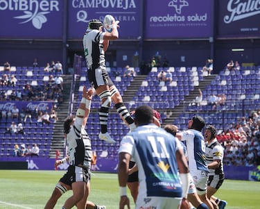 Imagen durante la final de la Copa del Rey 2025 de rugby entre el Valladolid Rugby Asociación Club y el Inexo El Salvador en el estadio José Zorrila.