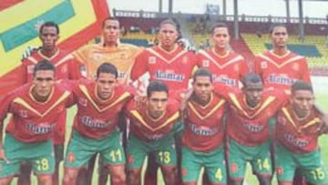 Te&oacute;filo (primero abajo, de izquierda a derecha) y Bacca (segundo abajo, de izquierda a derecha) compartiendo en el Barranquilla FC.