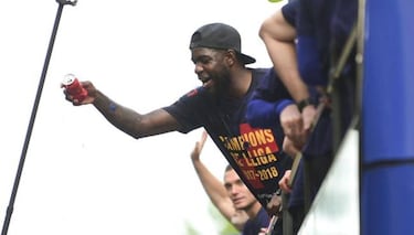 Las anécdotas de la rúa del Barça: pizza, zapatos volando...