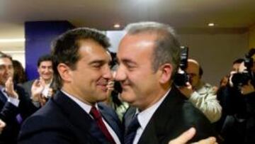 Godall se presentó con un Laporta entre sollozos