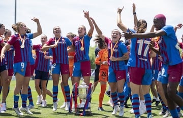 El Barcelona Femenino ha goleado 6-1 al Sporting de Huelva para proclamarse campeonas de la Copa de la Reina por novena vez.
