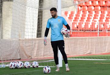 Maximiano se ha hinchado a parar balones,