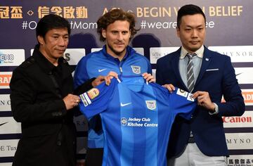 Finalmente a principios del 2018 decidió arribar a Hong Kong para defender el escudo del Kitchee.