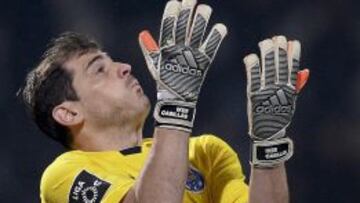 A Casillas se le escapó el balón en el gol del Guimaraes.