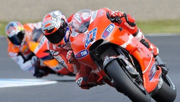 Casey Stoner por delante de la Honda de Andrea Dovizioso en Motegi 2010.