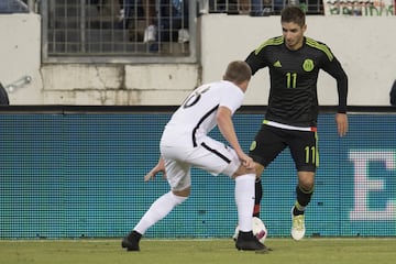 Su posición es muy demandada en la selección, pues Lozano, Corona, Dos Santos y Fabián competirán por ella.