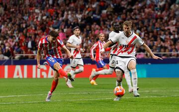 Apareci Griezmann para filtrar un perfecto pase y dejar en el mano a mano a Julin ?lvarez, que defini a la perfeccin con un disparo ajustado al palo.