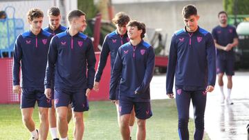 Carlos Álvarez, escoltado por Nacho Quintana y Alberto Flores.