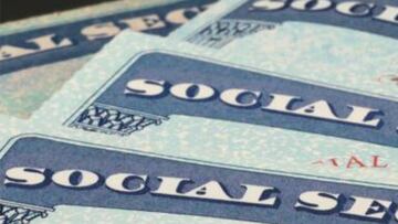 &iquest;Puede una pareja casada cobrar dos cheques mensuales del Seguro Social? As&iacute; es el bono para obtener beneficios conyugales si no eres elegible al pago.