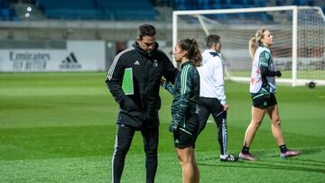 Alberto Toril, en un entrenamiento del Real Madrid Femenino.