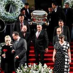 Emotiva despedida de los mexicanos a José José