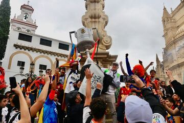 El valencianismo toma Sevilla, en imágenes