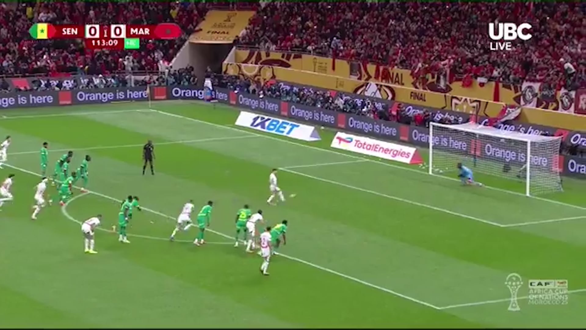 ¡Se lio la mundial! Las dos polémicas por las que Senegal se fue del campo... y el Panenka horrible de Brahim