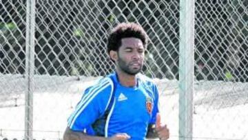 <b>PENNANT Y ANDER SON DUDAS POR PROBLEMAS FÍSICOS</b> Pennant se entrenó ayer tras viajar a Inglaterra para visitar a su madre, en grave estado de salud, y es duda debido a una sobrecarga en la zona posterior del muslo. Ander, al que el miércoles le operaron de un papiloma, trabajó ayer en el gimnasio y también es duda.