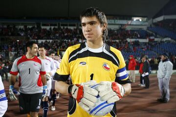 Tras su gran Mundial Sub 20 del 2007 y su irrupción en la UC, fue sindicado como el arquero del futuro. Tras la partida de Bravo al Barcelona fue sondeado por Real Sociedad, pero todo se truncó. Al final llegó Gerónimo Rulli.