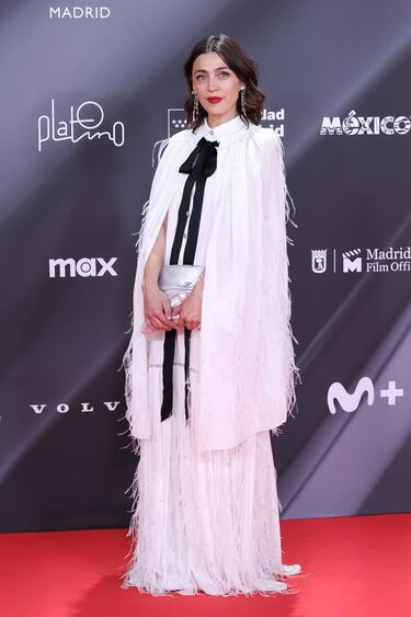 Ilse Salas posa en la alfombra roja. 