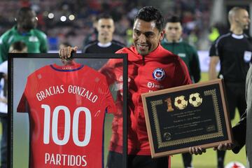 Futbol, Chile vs Burkina Faso.
Partido amistoso 2017.
El jugador de Chile Gonzalo Jara, antes del partido contra Burkina Faso  en el estadio Nacional.
Santiago, Chile.
02/06/2017
Marcelo Hernandez/Photosport***************

Football, Chile vs Burkina Faso.
Friendly match 2017.
Chile's player Gonzalo Jara,,  before friendly match against Burkina Faso at Nacional stadium in Santiago, Chile.
02/06/2017
Marcelo Hernandez/Photosport