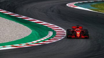 Sebastian Vettel, con el Ferrari en los test de Montmeló.
