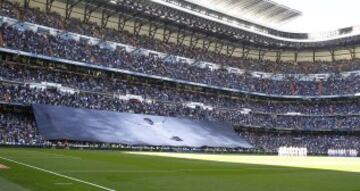 The home fans paid tribute to Juanito on the 25th anniversary of his death.