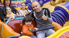 Iniesta disfrutó con su familia en Disneyland París antes de viajar a Japón
