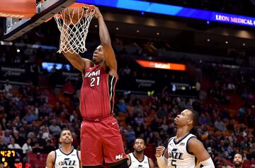 21. Hassan Whiteside. Protagonista de no pocos rumores de traspaso, el pívot de los Heat ganará 25,43 millones de dólares. Tiene una opción para mantenerse con este contrato hasta la 2019-20.