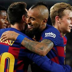 Vidal y Messi animaron otro show del Barcelona que es líder