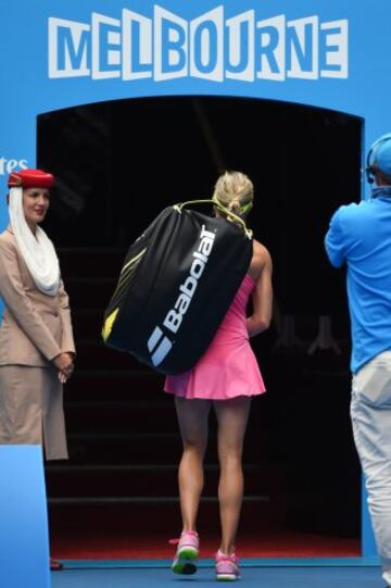 Eugenie Bouchard perdió a manos de Maria Sharapova en cuartos de final del Abierto de Australia el martes.