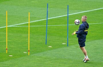 Ukraine' Oleksandr Zinchenko during a training session at Hampden Park, Glasgow.