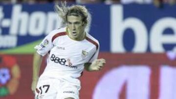 <b>ESPERANZADO.</b> El futbolista del Sevilla, Diego Capel, se mostró esperanzado respecto a la presente temporada y manifestó que aunque no estan haciendo el mejor fútbol, "aún no hemos perdido".