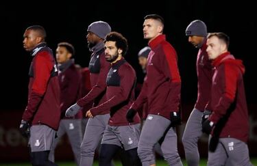 Klopp focuses on defensive solutions for United clash