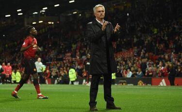 Mourinho: de aplaudir a la grada a abandonar la rueda de prensa