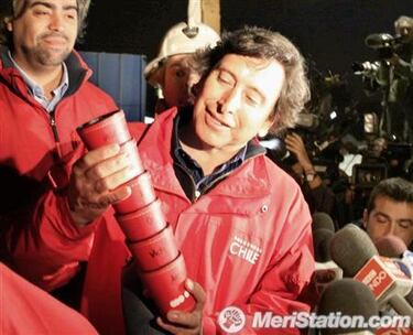 Los mineros atrapados en una mina de Chile reciben un envio de PSP's