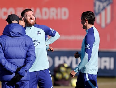 En el curso 2020/21 se incorporó al Tottenham Hotspur, con quien ha jugado 71 encuentros.