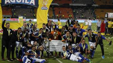 Millonarios celebrando en el Atanasio Girardot la Superliga