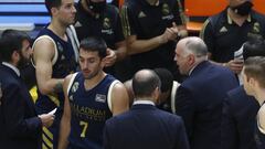 Campazzo y Laprovittola, tras un tiempo muerto del Real Madrid.