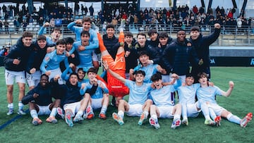 Los jugadores del Celta Juvenil celebran la clasificación para cuartos de final de Copa tras eliminar al Atlético.